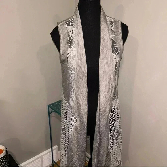 Sleeveless  Shawl - Picture 6 of 6